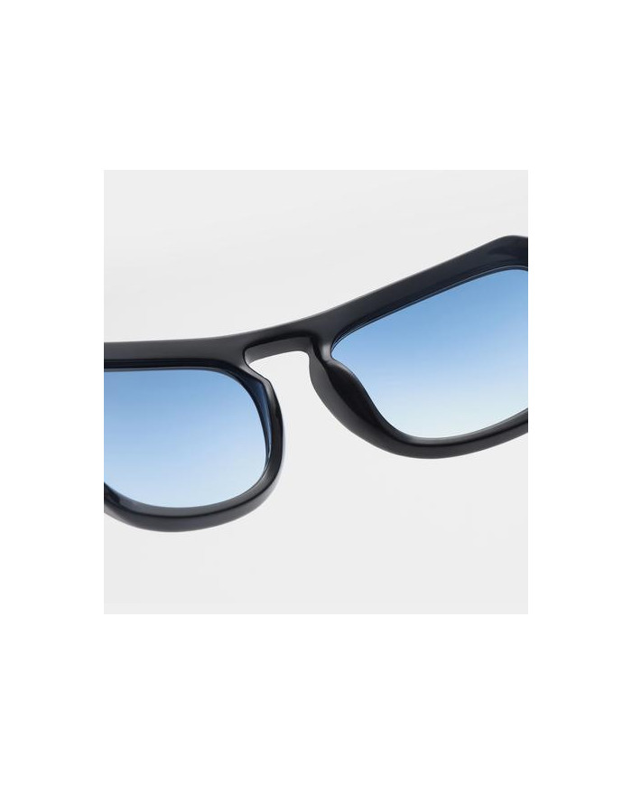 Max Black (Blue)